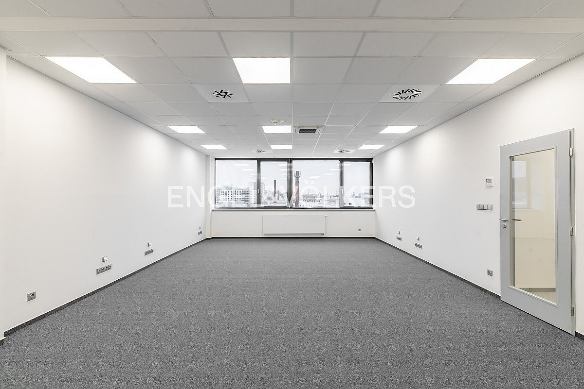 Pronájem kanceláře 200 m² – fotografie 5