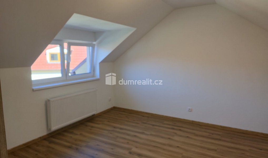 Pronájem bytu 4+kk 75 m², Straky – náhled fotky 15