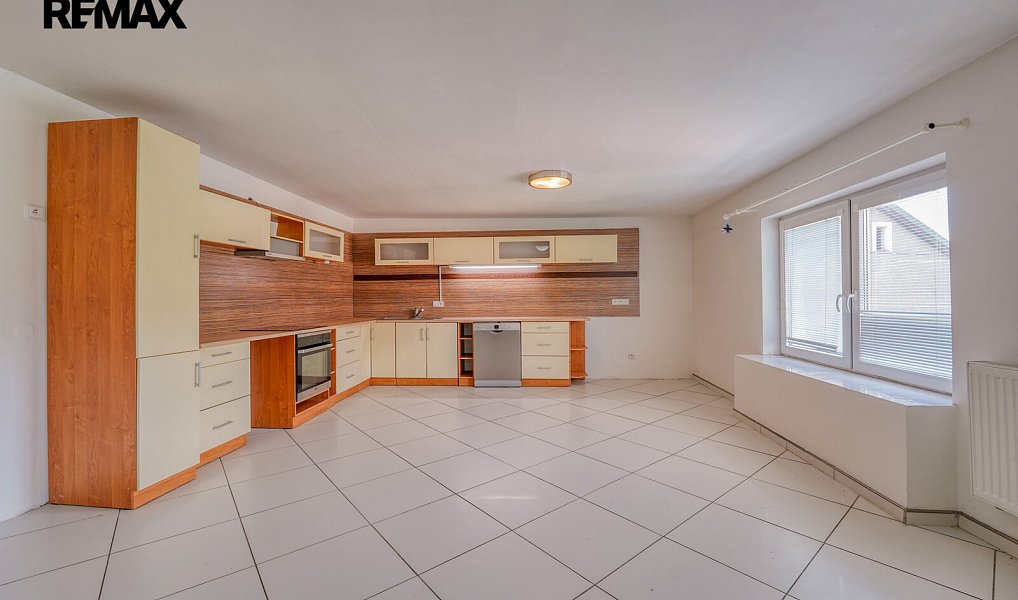 Prodej domu 323 m² s pozemkem 1 638 m², Bochov – náhled fotky 14