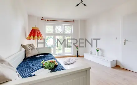 Pronájem bytu 1+kk 38 m², Bakalářská, Praha 10 - Malešice