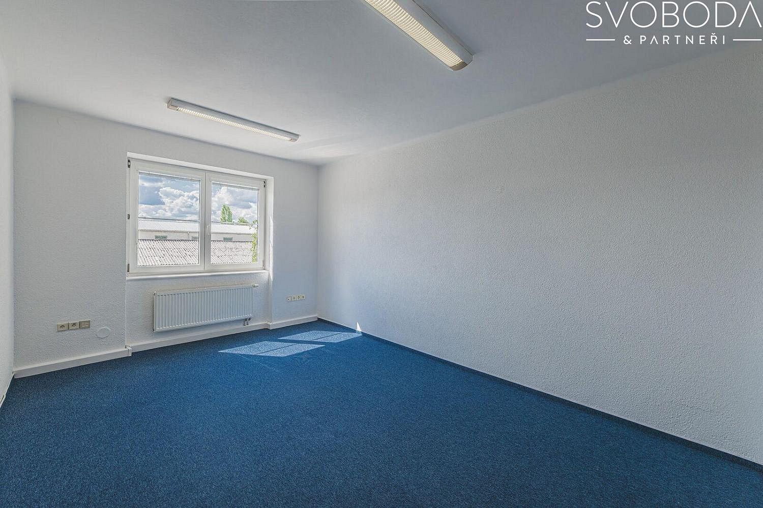 Pronájem kanceláře 102 m² — photo 2