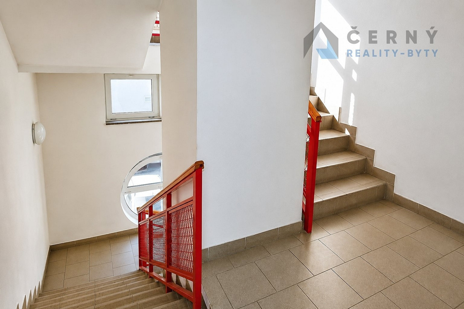 Pronájem bytu 1+kk 28 m² – fotografie 2