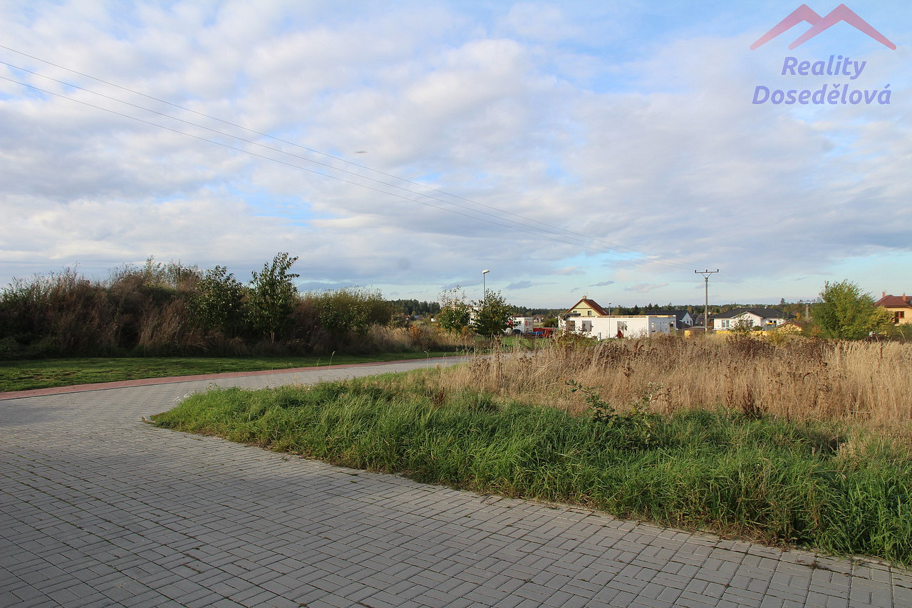 Prodej stavebního pozemku 812 m² – pohled 2