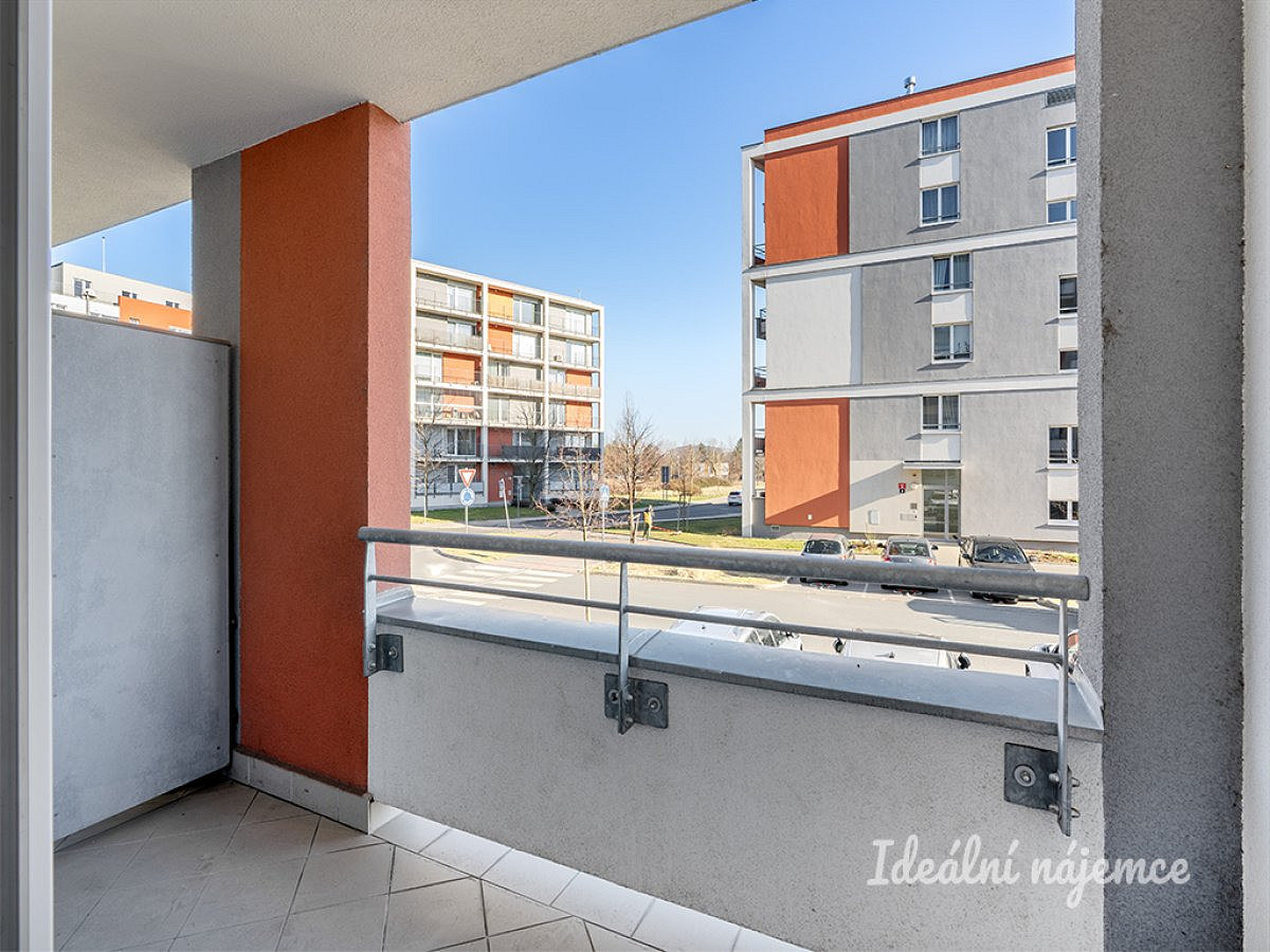 Pronájem bytu 1+kk 30 m² – fotografie 3