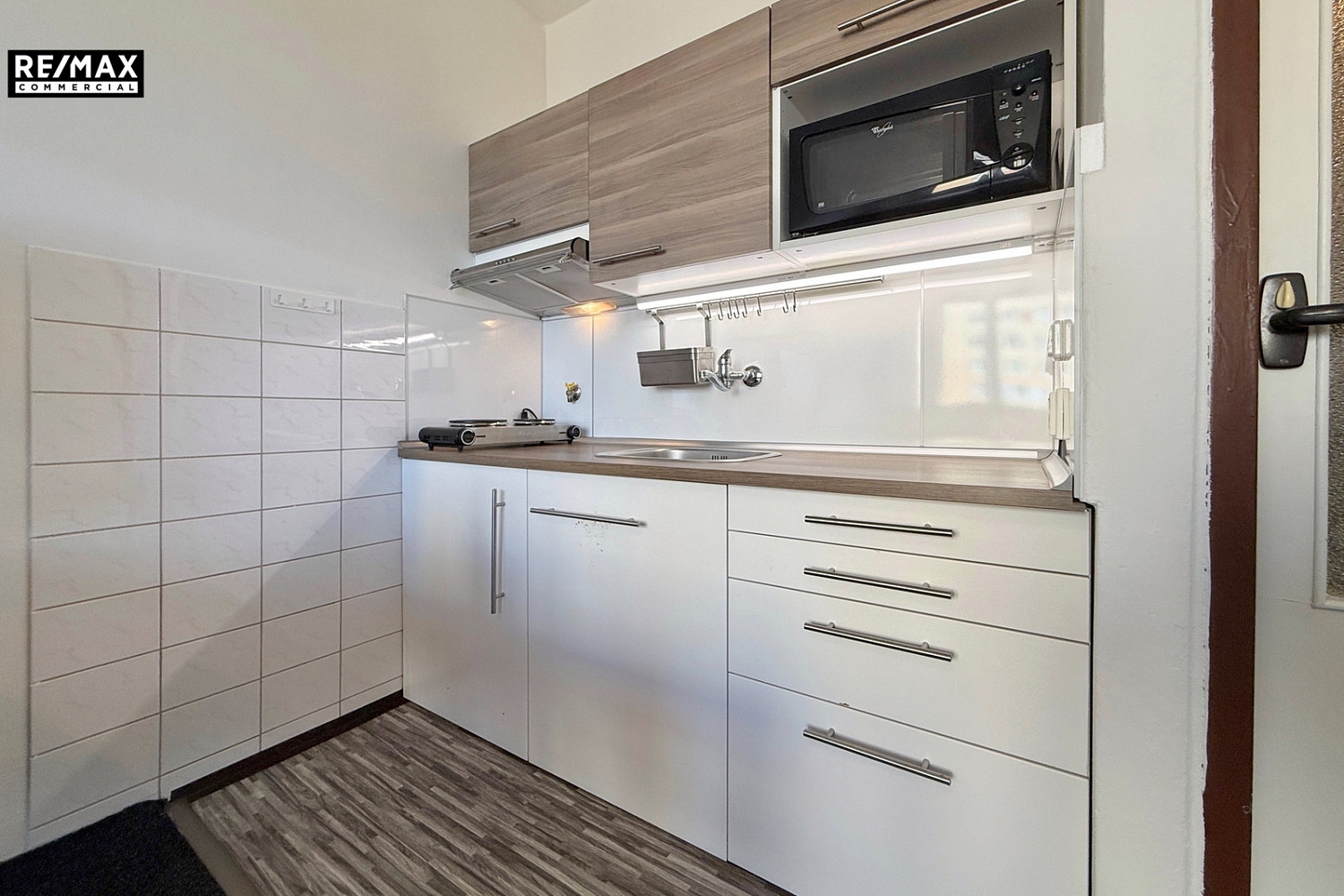Pronájem bytu 1+kk 28 m² — photo 2