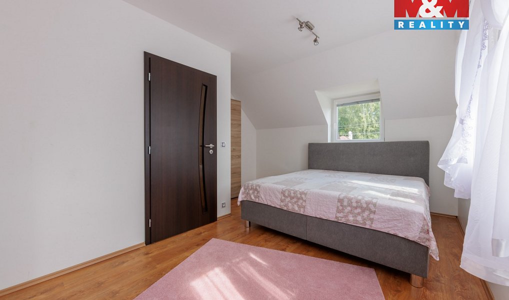 Prodej domu 198 m² s pozemkem 742 m², Sadov – náhled fotky 9