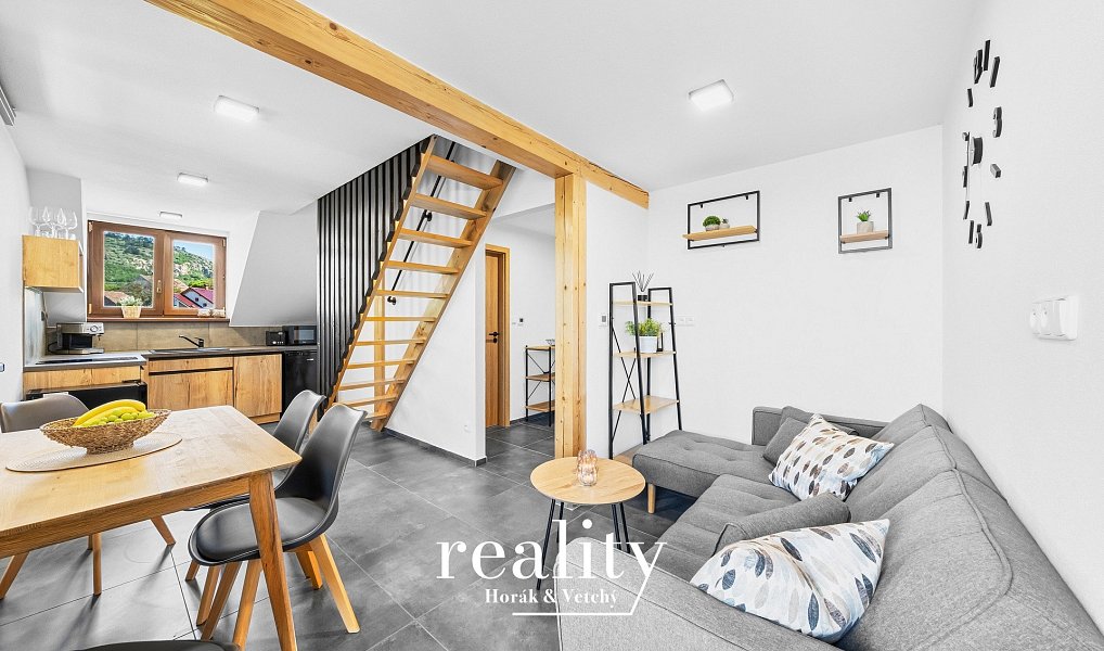 Prodej ubytovacího objektu 205 m², Perná – náhled fotky 15