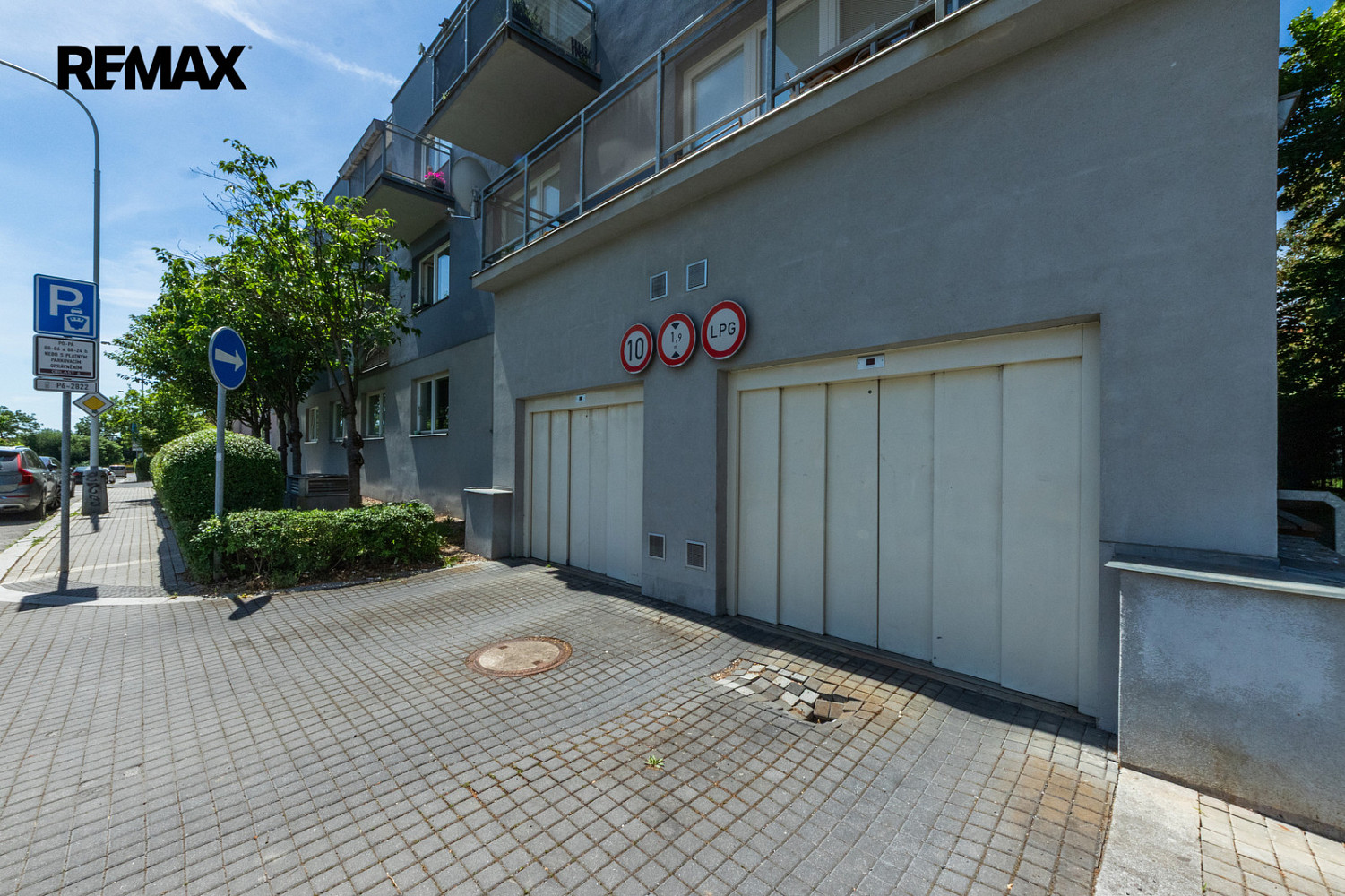 Prodej garážového parkovacího stání vedle vojenské nemocnice, praha 6 — photo 2