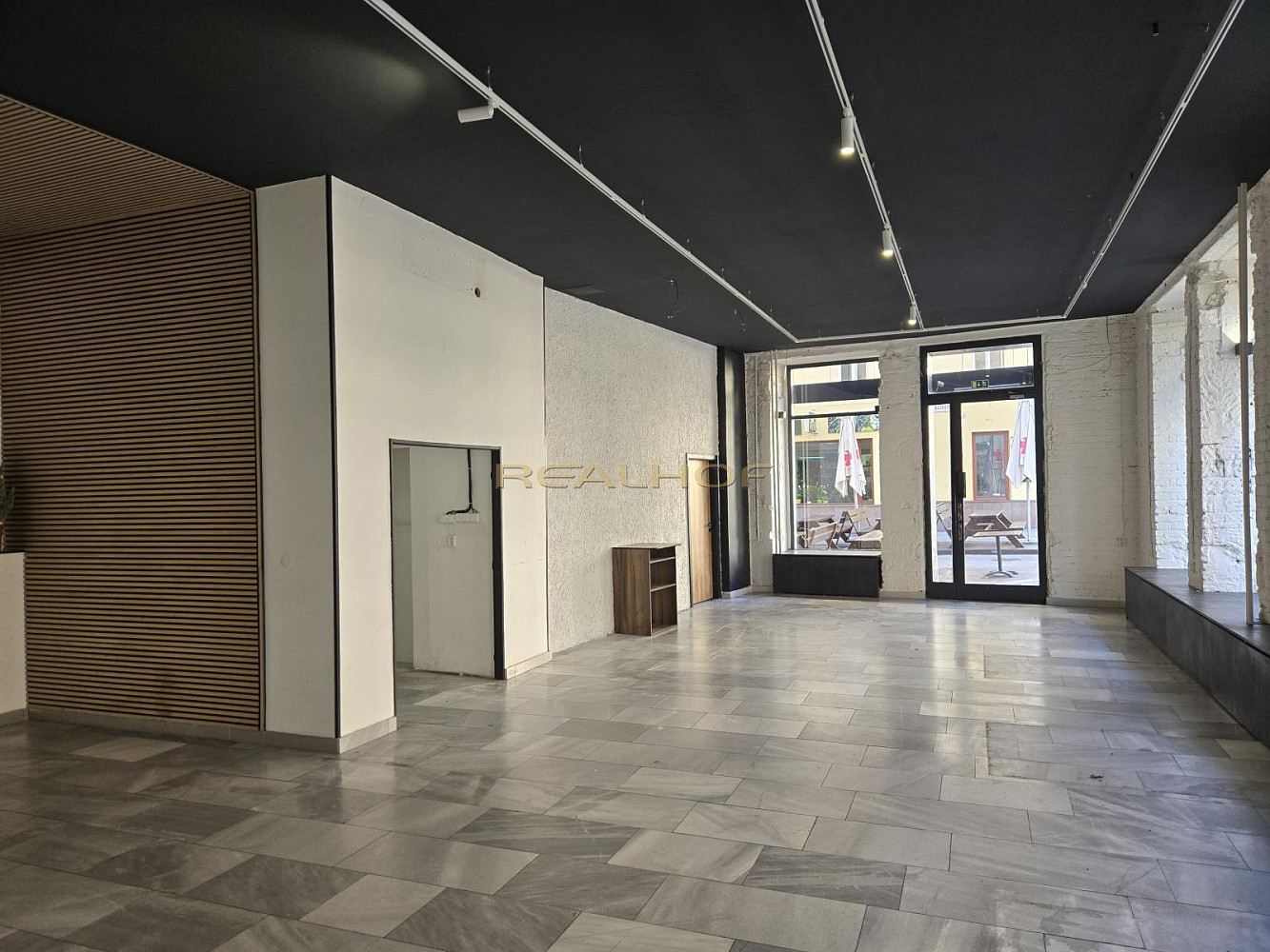 Pronájem obchodních prostor 165 m² – fotografie 3