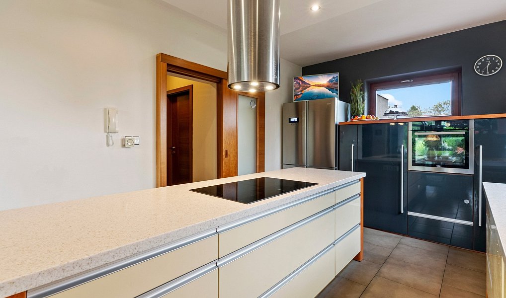 Prodej domu 246 m² s pozemkem 1 270 m², Beroun – náhled fotky 16