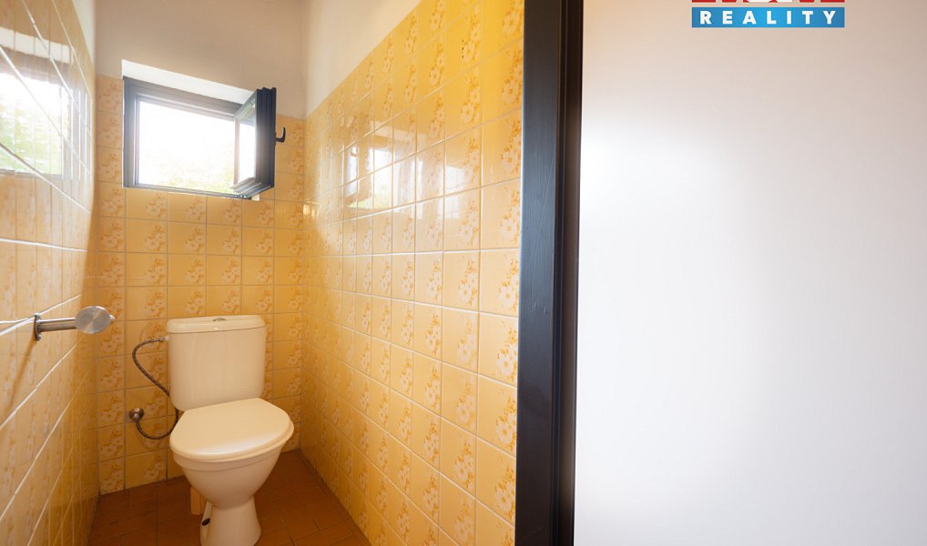 Prodej ubytovacího objektu 640 m², Želízy – náhled fotky 12