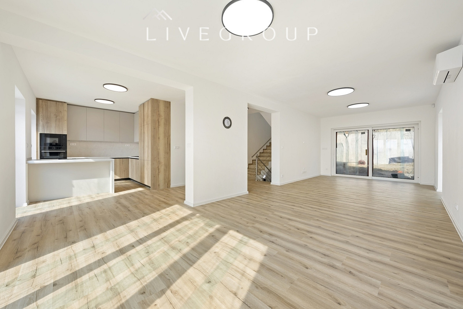 Prodej domu 183 m² s pozemkem 665 m² – fotografie 2