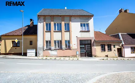 Prodej nájemního domu, činžáku 196 m², Mariánské náměstí, Černovice, okres Pelhřimov