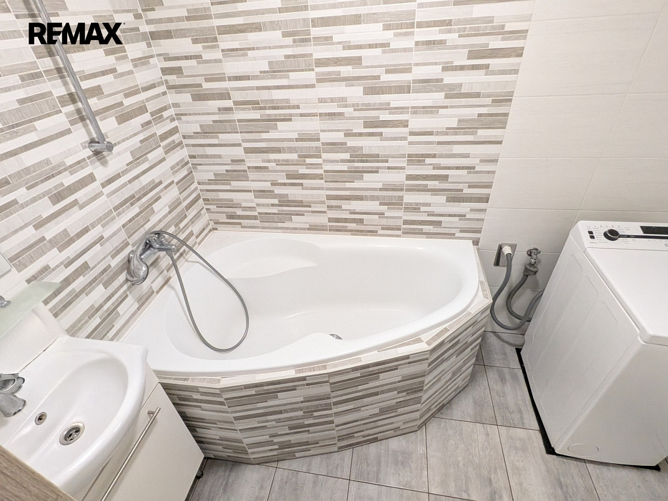 Prodej bytu 3+kk 71 m² — photo 4