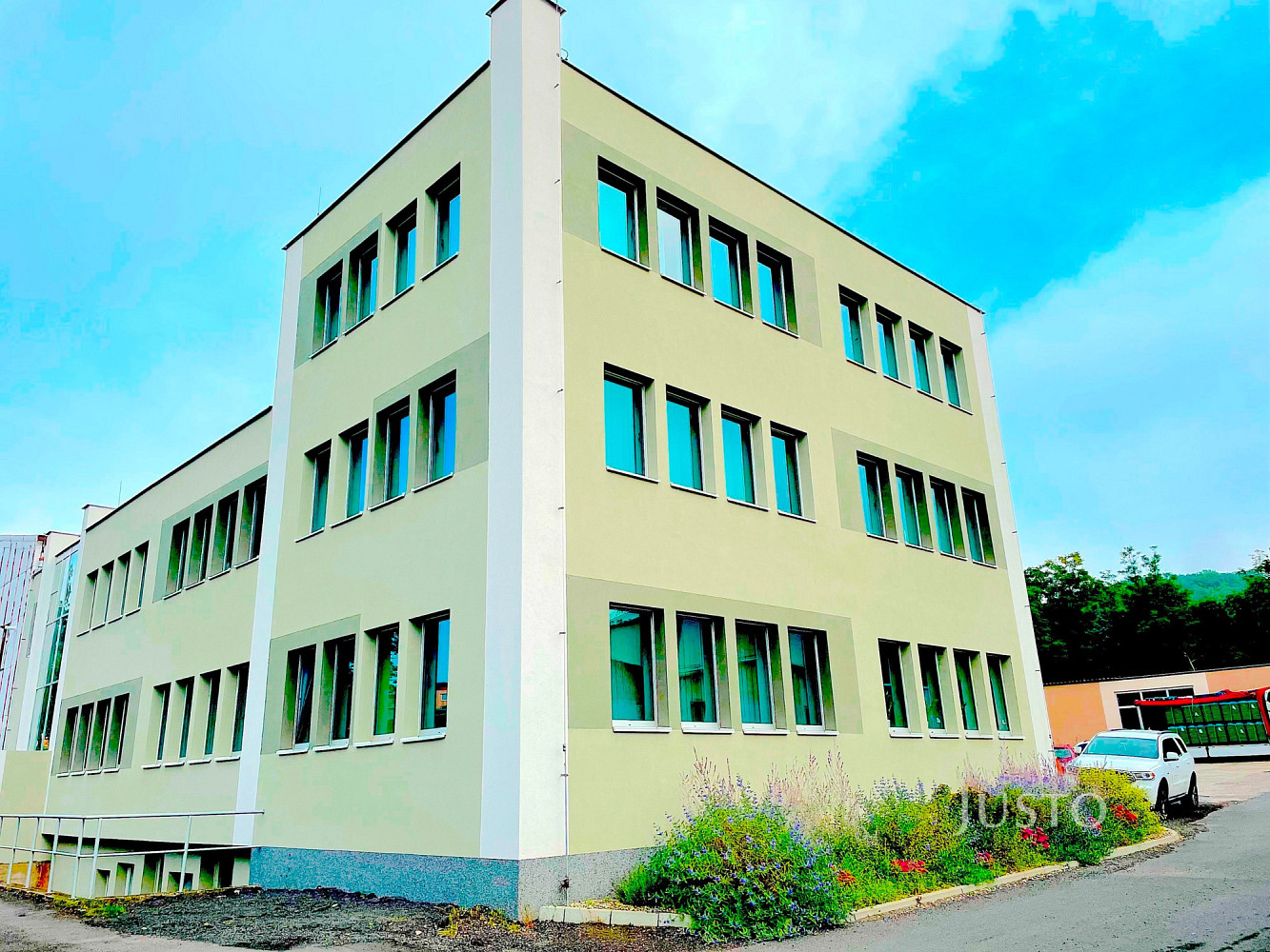 Pronájem obchodních prostor 57 m² – fotografie 2