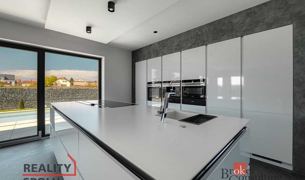 Prodej domu 268 m² s pozemkem 720 m², Úherce – náhled fotky 4