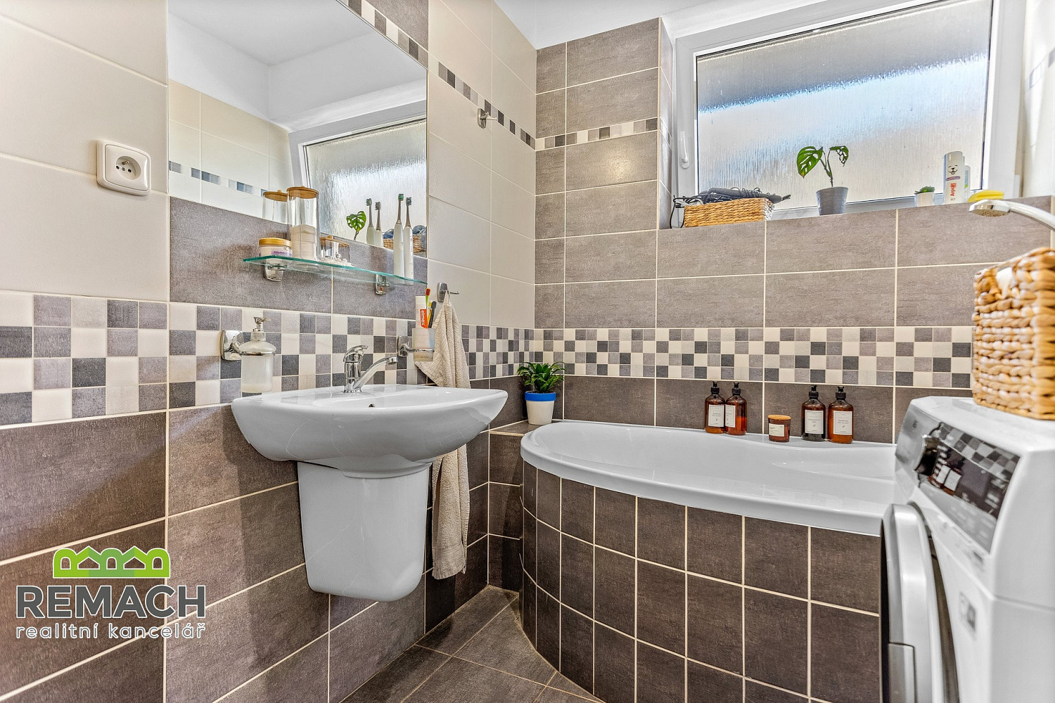 Pronájem bytu 2+kk 50 m² – fotografie 2