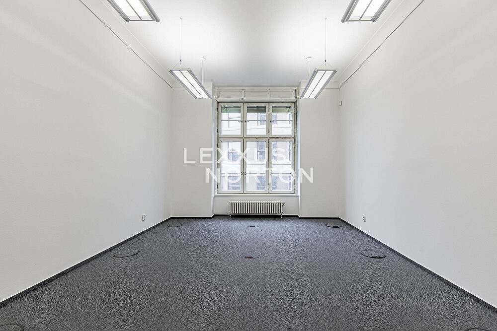 Pronájem kanceláře 560 m² — photo 4