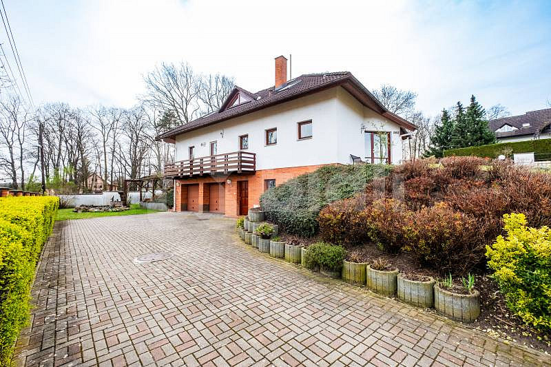 Prodej domu 220 m² s pozemkem 1 824 m² — photo 2