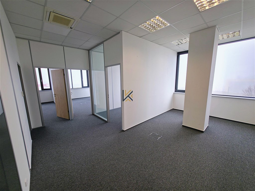 Pronájem kanceláře 197 m² — photo 4
