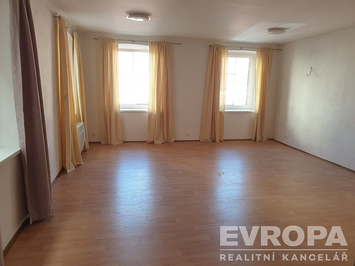 Pronájem bytu 1+kk 39 m² — photo 2