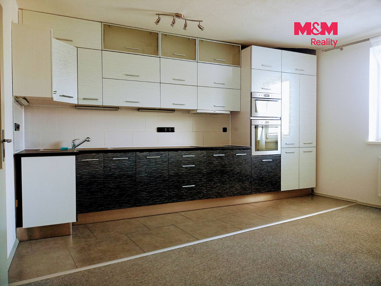 Pronájem bytu 3+kk 81 m² – fotografie 2