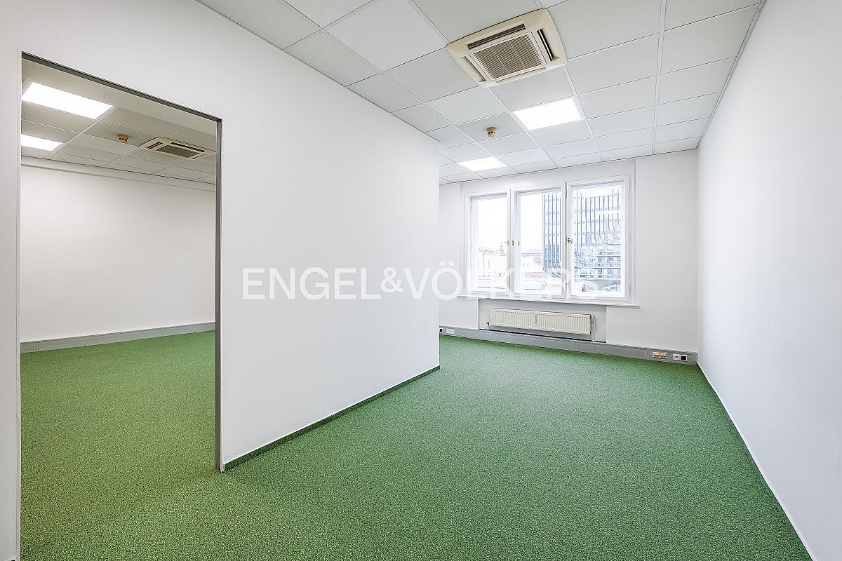 Pronájem kanceláře 169 m² – fotografie 4