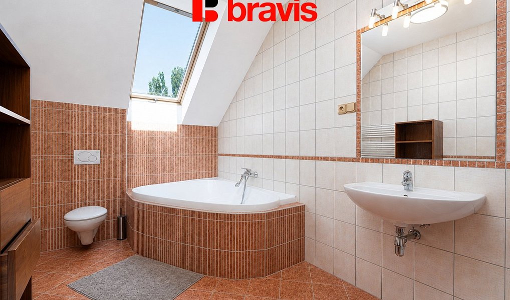 Pronájem domu 182 m² s pozemkem 60 m², Brno – náhled fotky 8