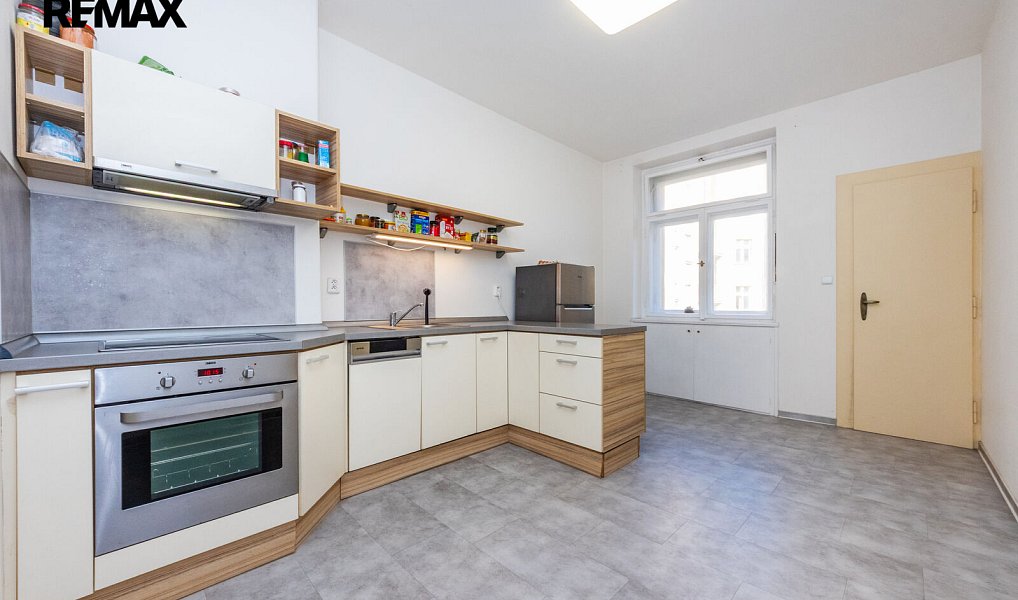 Pronájem bytu 2+1 77 m², Praha – náhled fotky 2