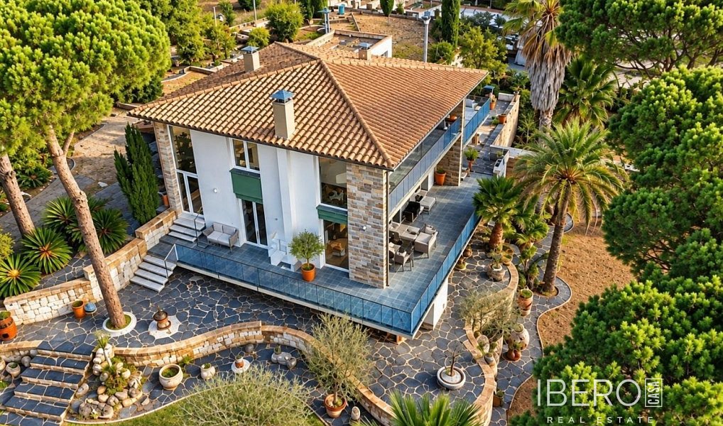 Prodej rodinného domu, 195 m², Llambilles