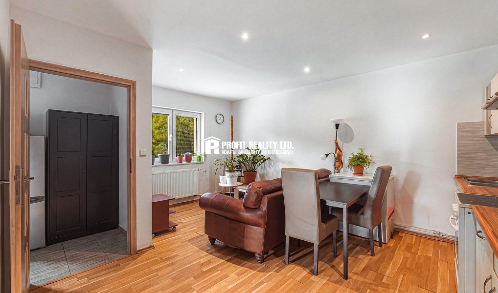 Prodej domu 164 m² s pozemkem 2 727 m², Beroun – náhled fotky 3