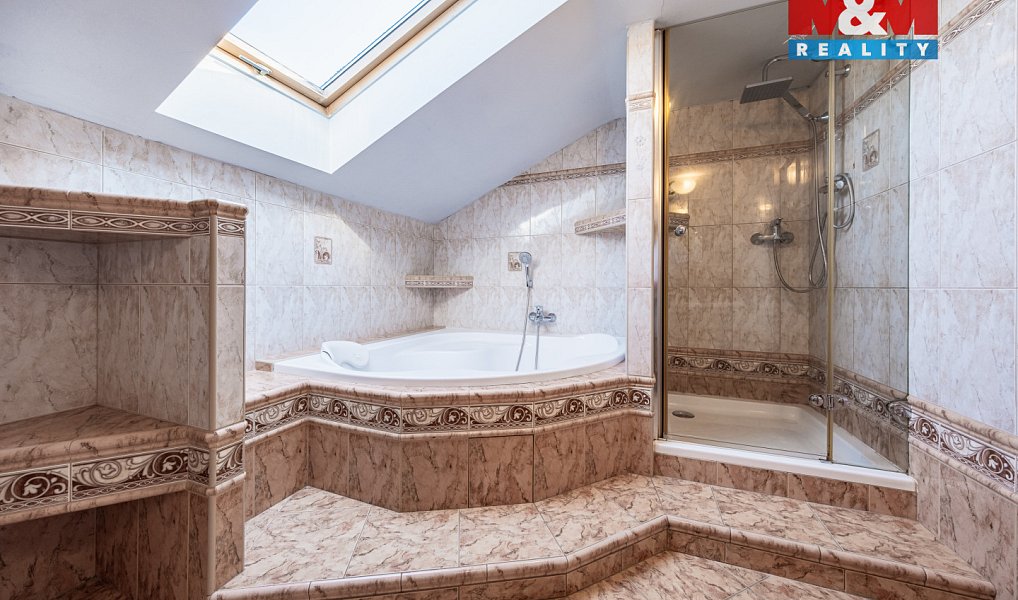Prodej domu 370 m² s pozemkem 648 m², Mochov – náhled fotky 23