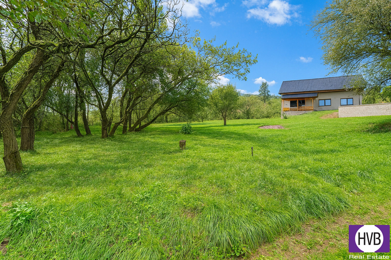 Prodej stavebního pozemku 1 255 m²