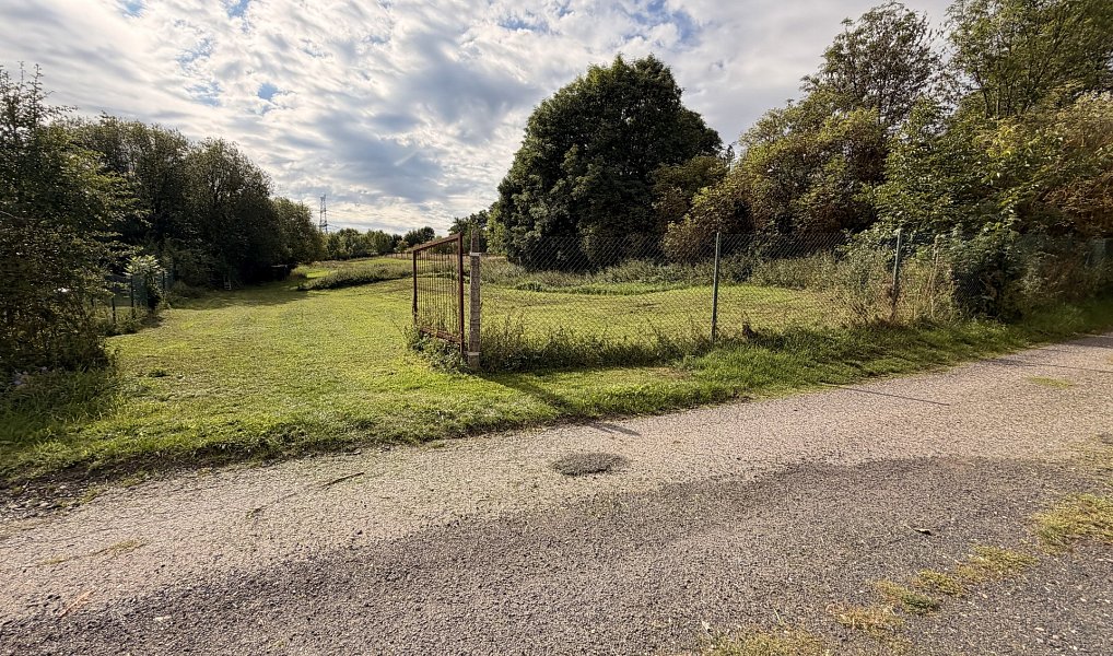 Prodej stavebního pozemku 1 200 m², Valeč – náhled fotky 3