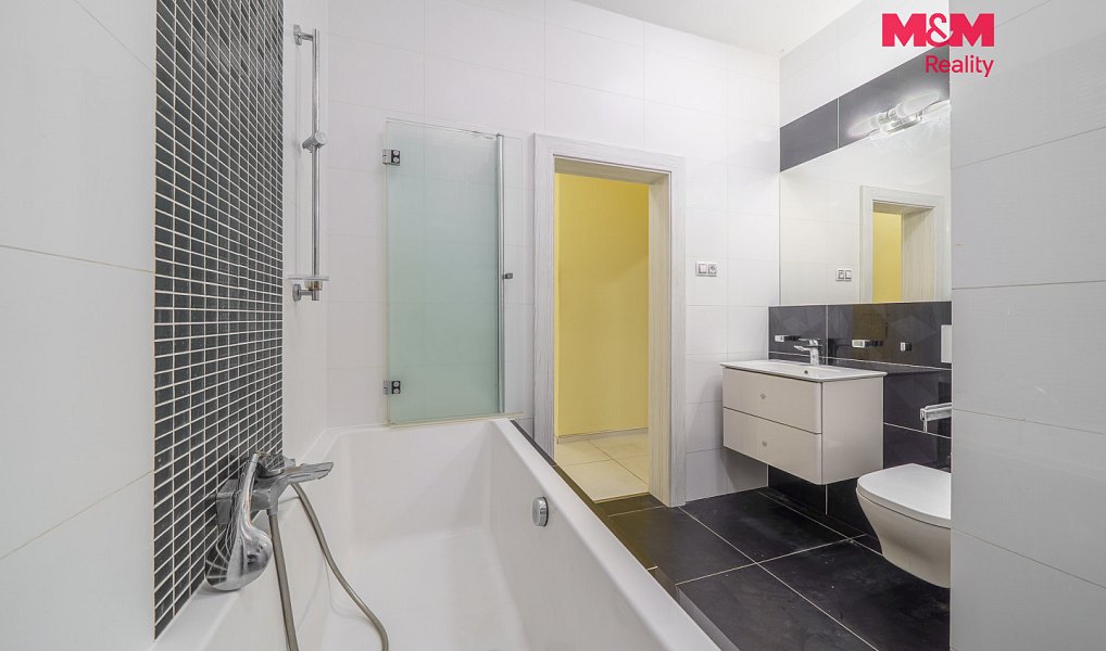 Prodej bytu 4+1 99 m², Karlovy Vary – náhled fotky 18