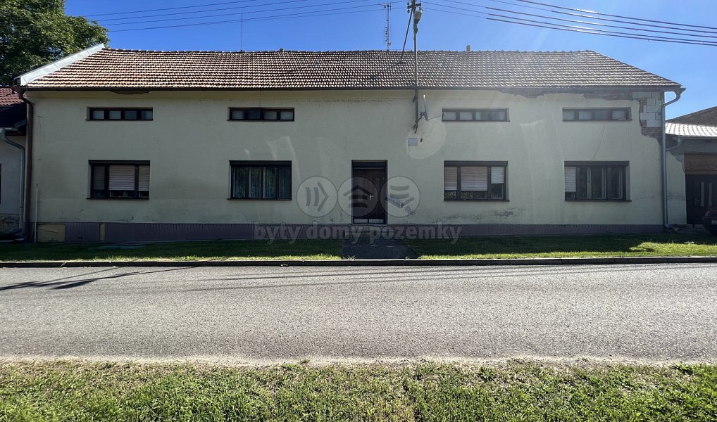 Prodej domu 333 m² s pozemkem 3 207 m², Roštín – fotka 1 z 30