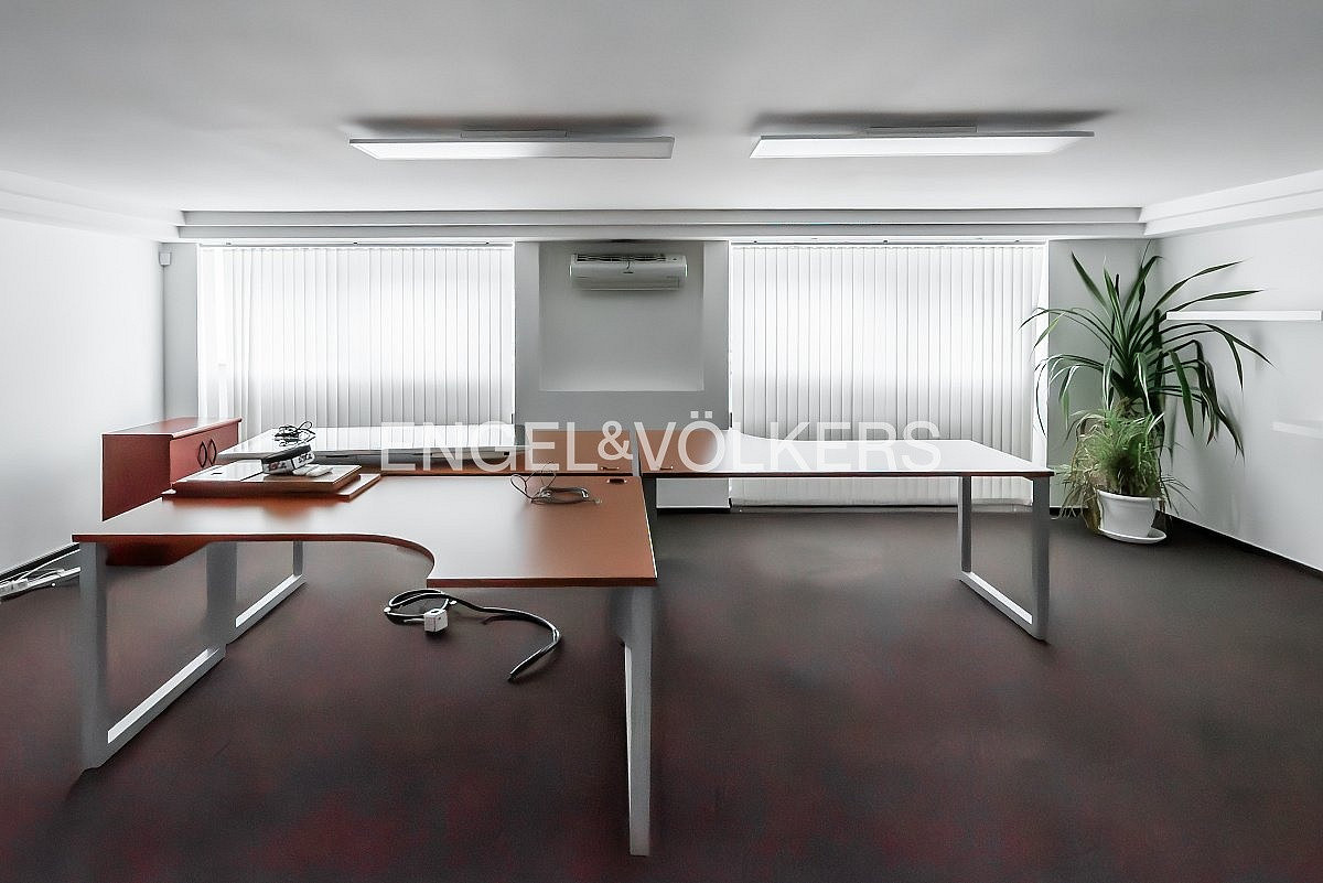 Pronájem kanceláře 700 m² – fotografie 2