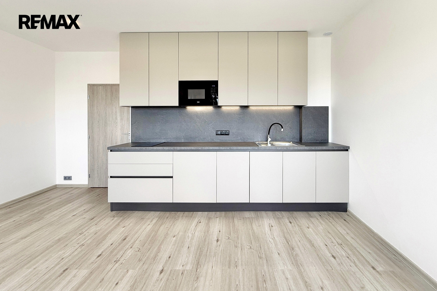 Pronájem bytu 1+kk 29 m² — photo 2
