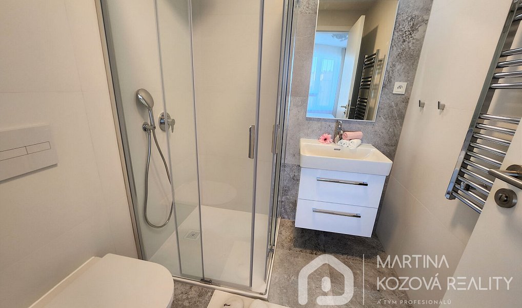 Pronájem bytu 4+kk 120 m², Praha – náhled fotky 22