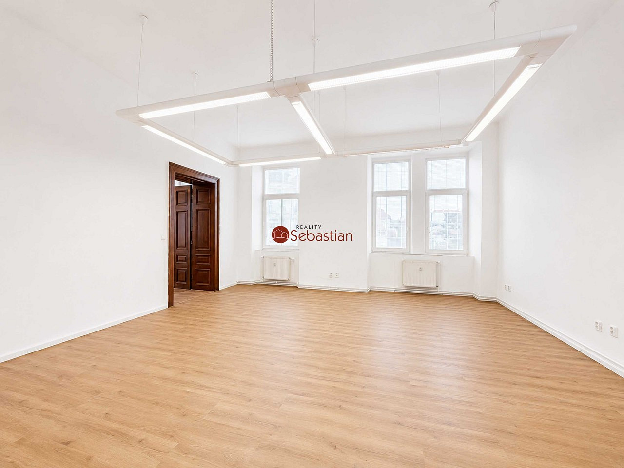 Pronájem kanceláře 182 m² — photo 3