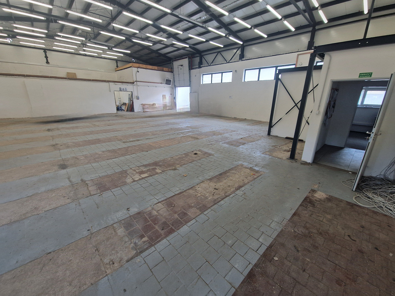 Pronájem výrobních, skladových a prodejních prostor 450 m² Těšínská, Havířov – pohled 4