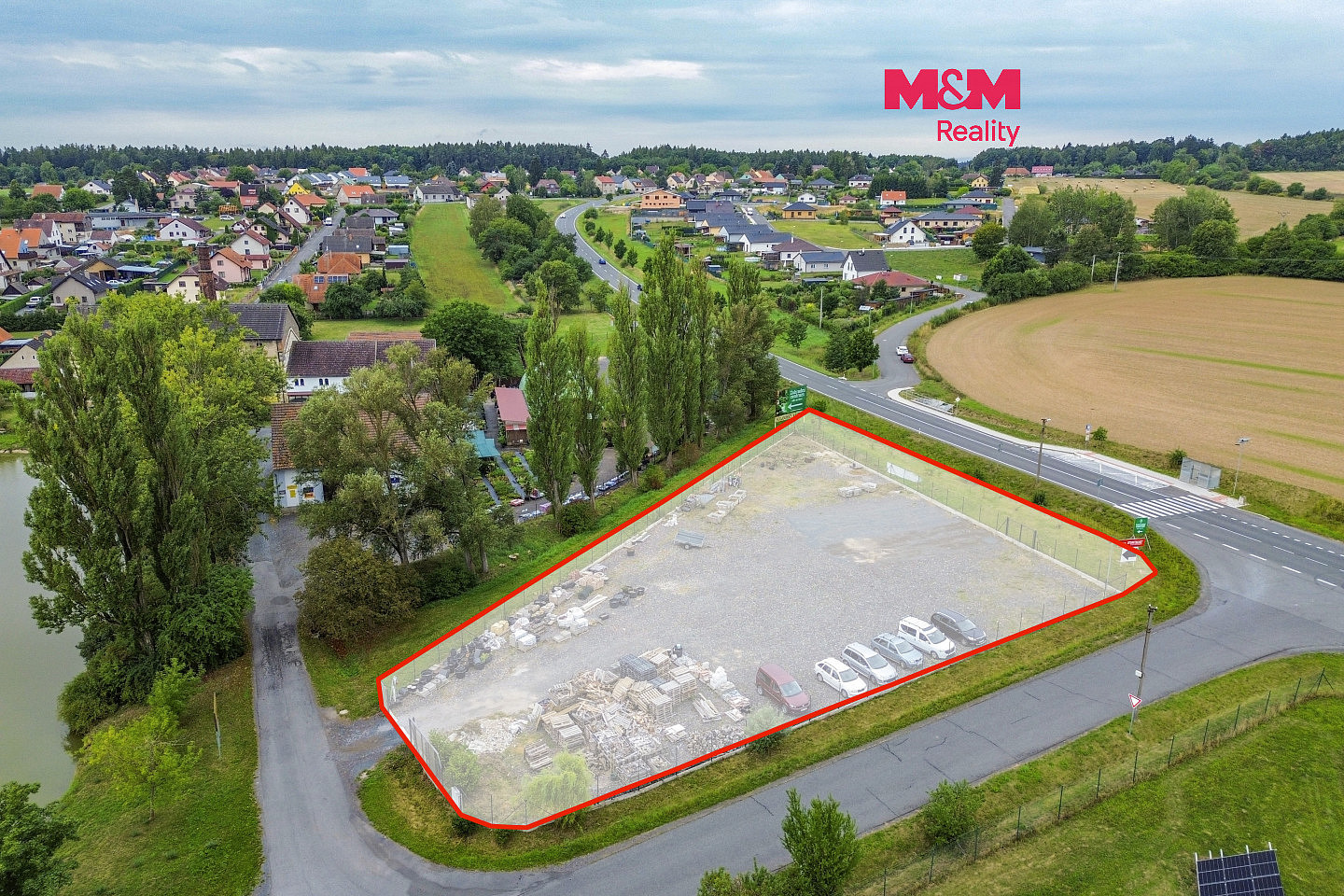 Prodej komerčního pozemku 2 449 m²