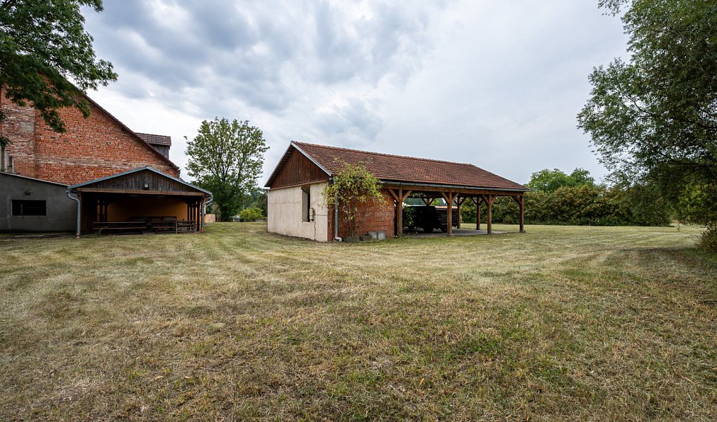 Prodej ubytovacího objektu 852 m², Chroustovice – náhled fotky 21