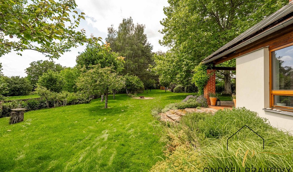 Prodej domu 237 m² s pozemkem 1 360 m², Liteň – náhled fotky 32