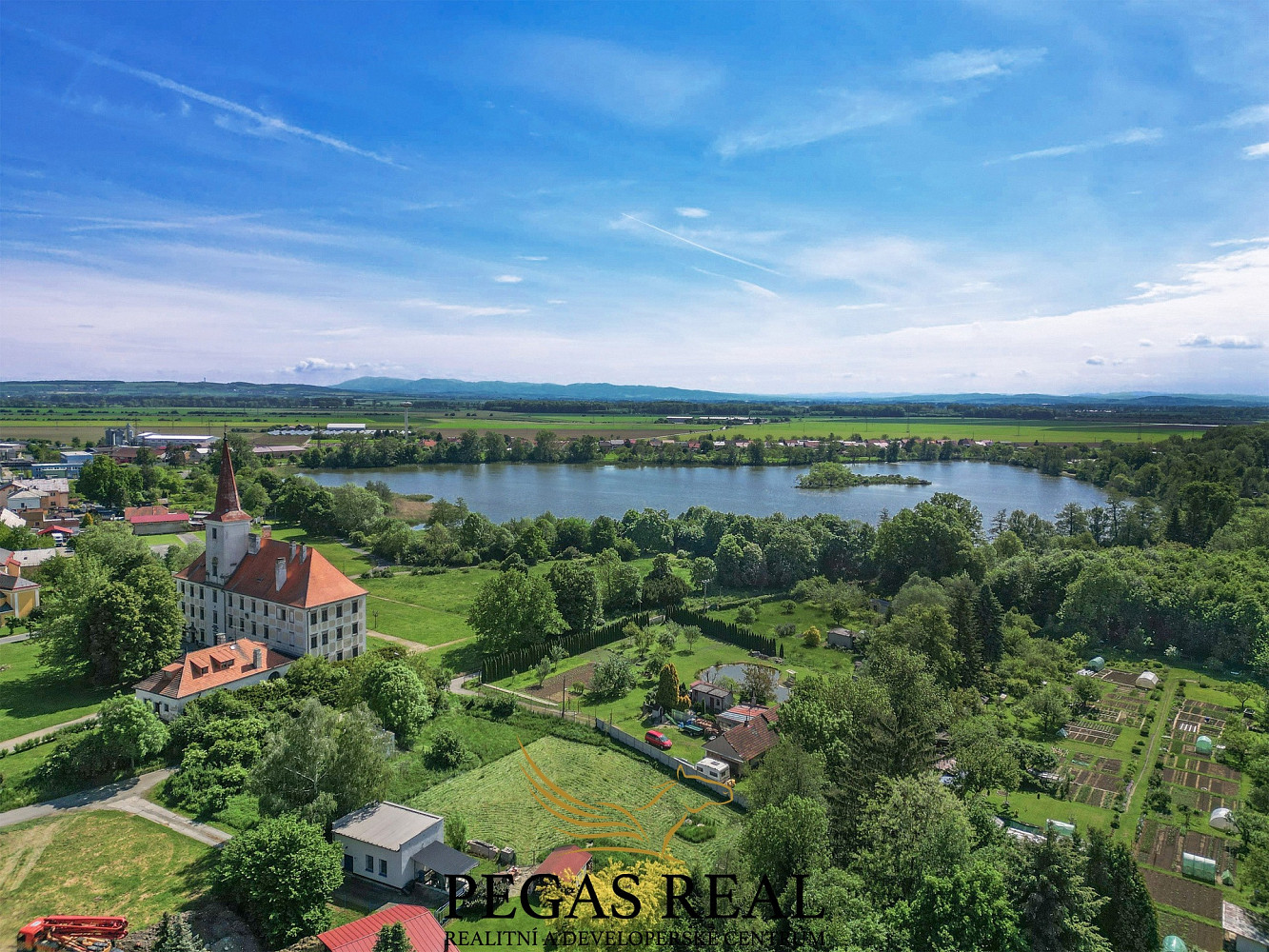 Prodej stavebního pozemku 2 365 m² – pohled 4