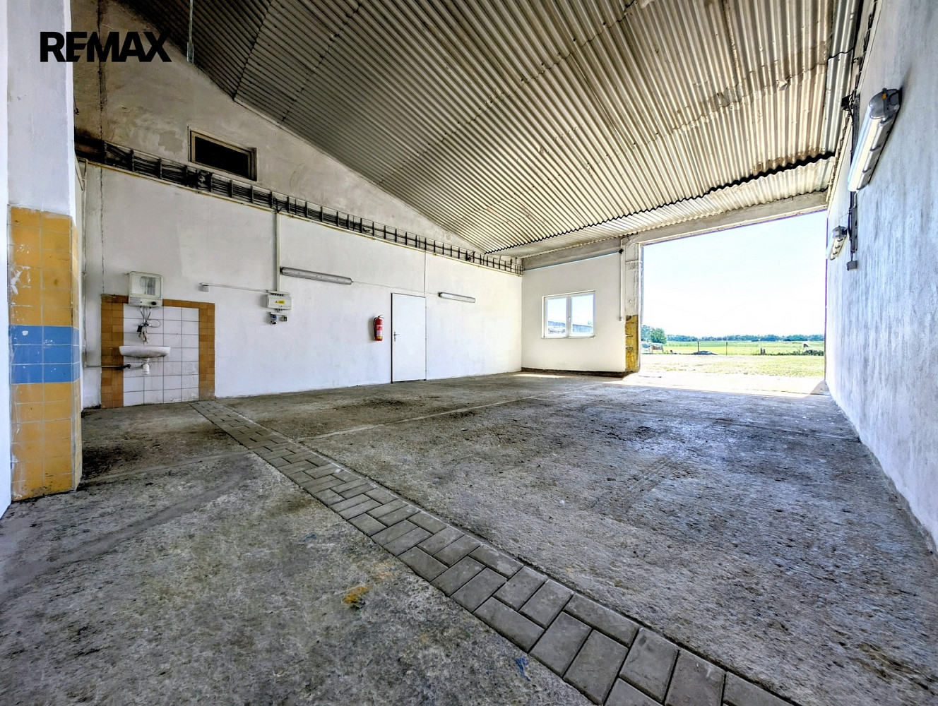 Pronájem skladovacích prostor 2 110 m² – fotografie 4