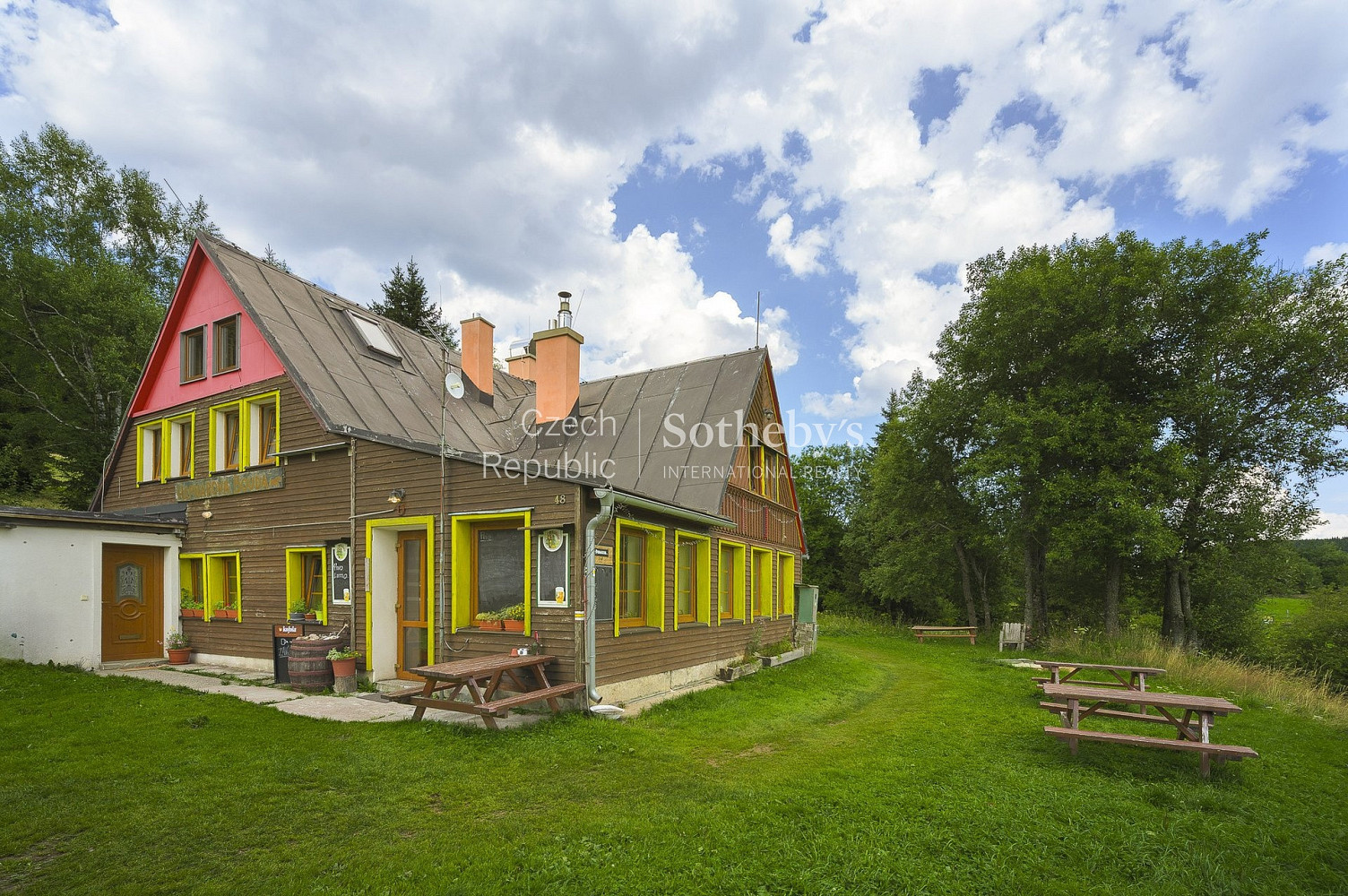 Prodej ubytovacího objektu 380 m² – fotografie 3