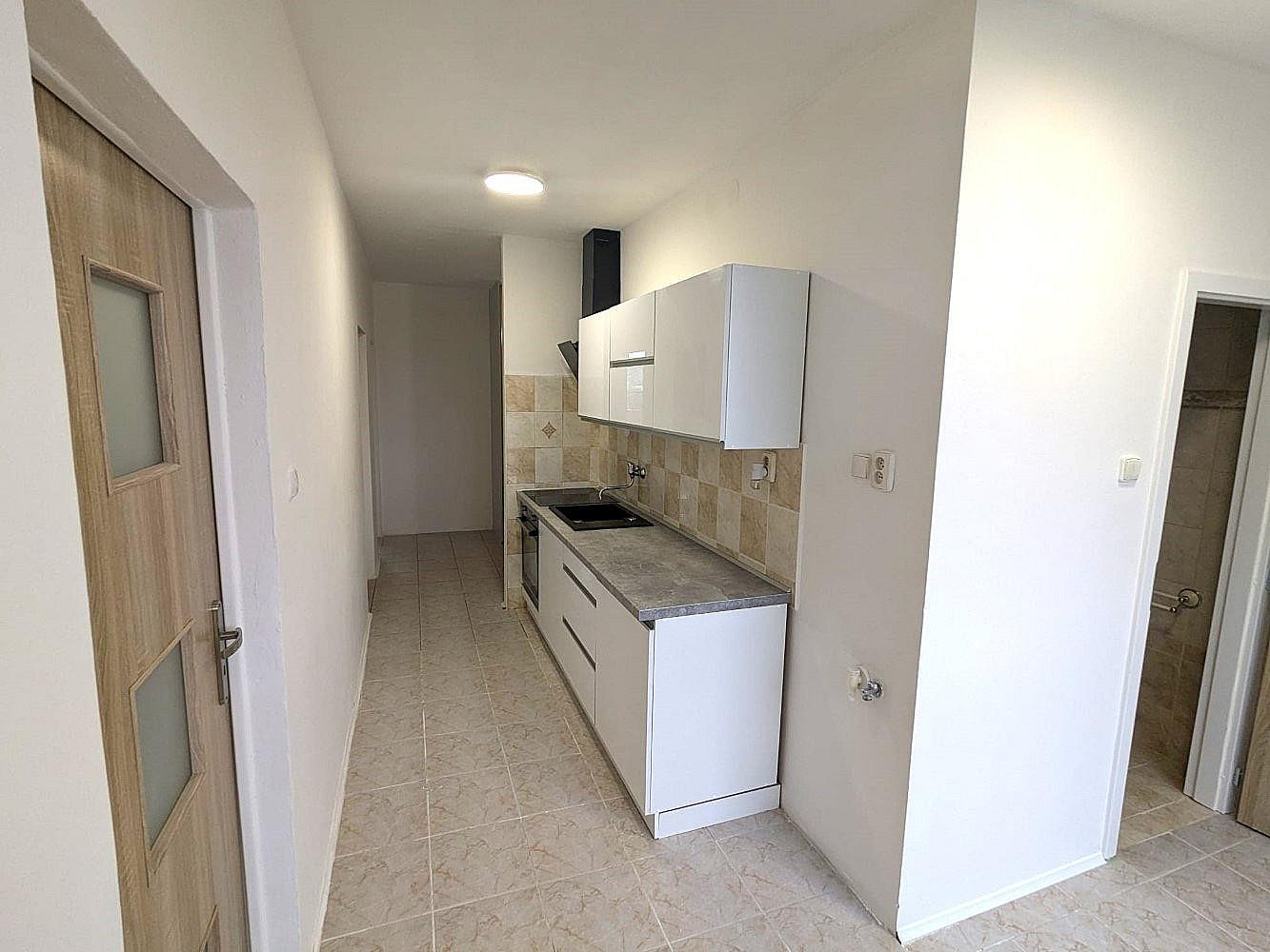 Pronájem bytu 2+1 60 m² – fotografie 4