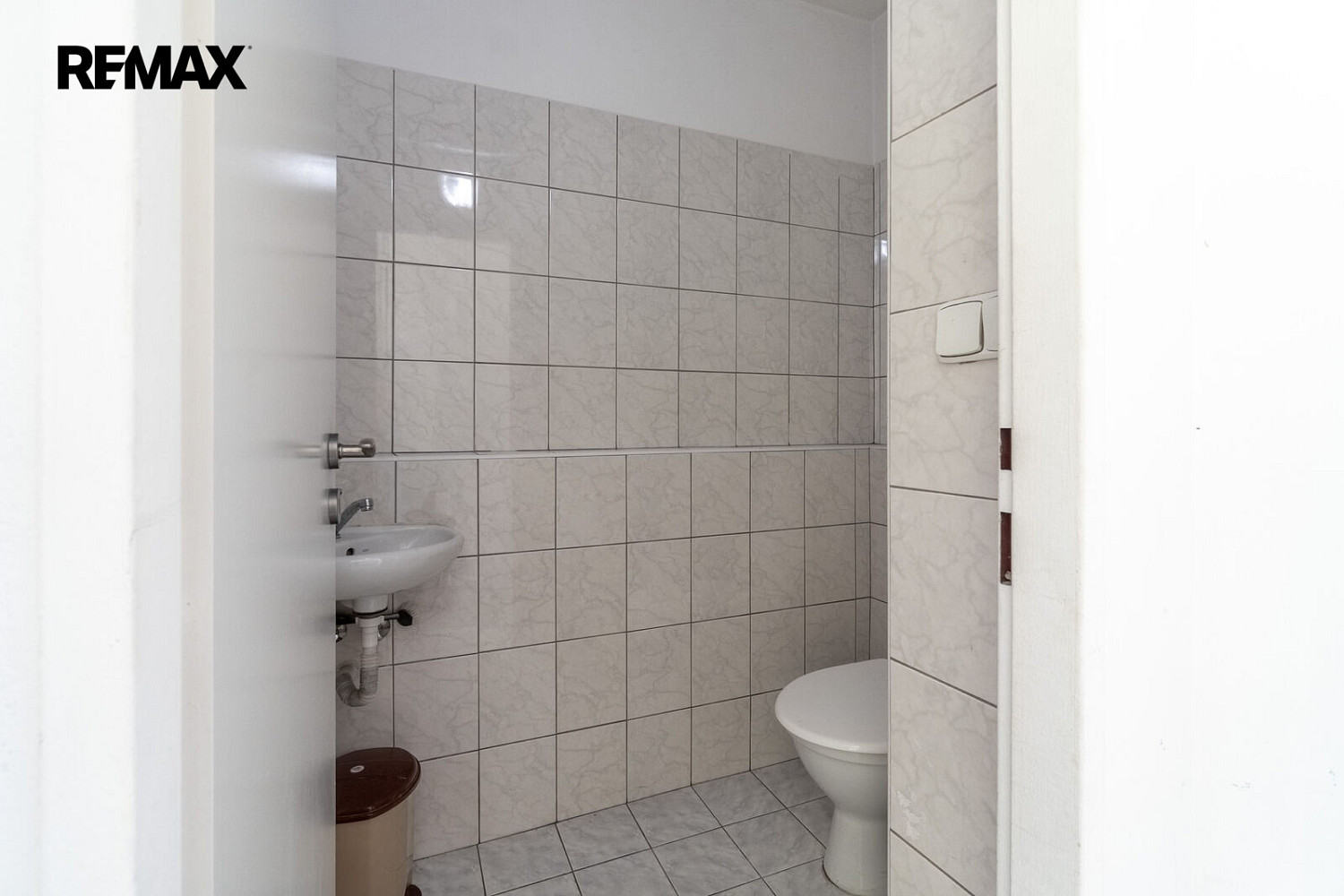 Pronájem obchodních prostor 28 m² – fotografie 4