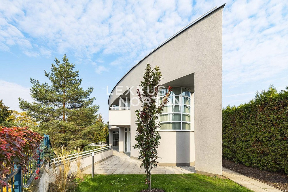 Pronájem domu 400 m² s pozemkem 300 m²